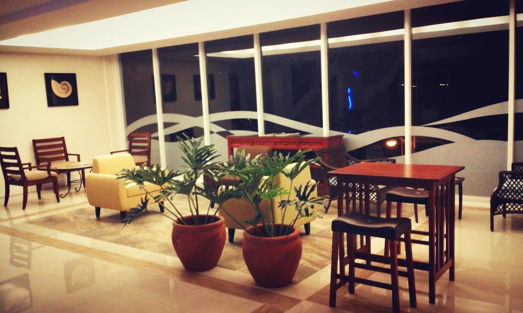 The Reef Hotel And Residences Olongapo Dış mekan fotoğraf
