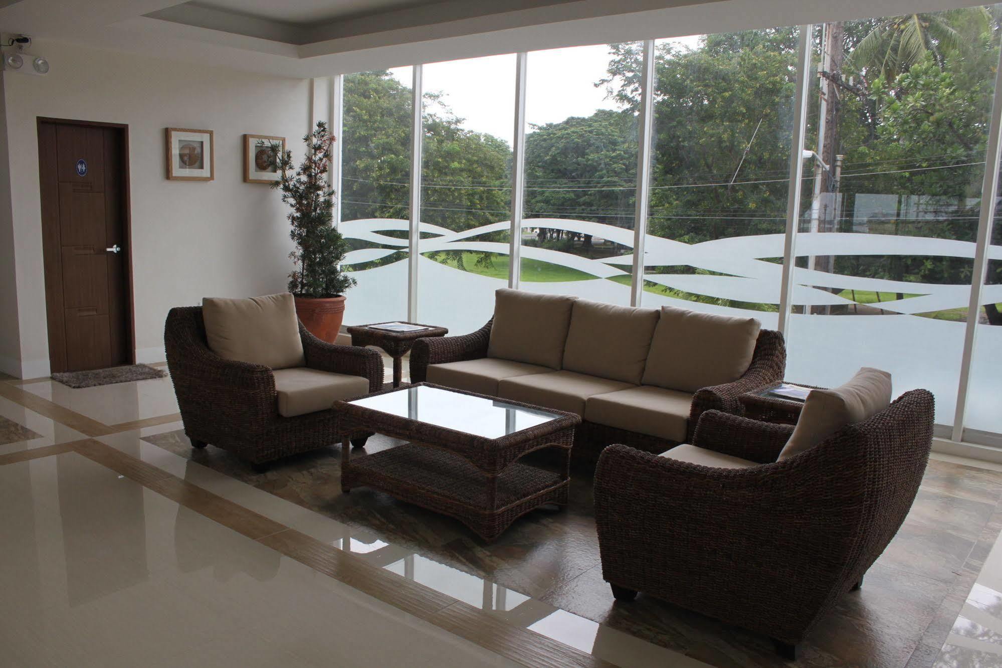 The Reef Hotel And Residences Olongapo Dış mekan fotoğraf