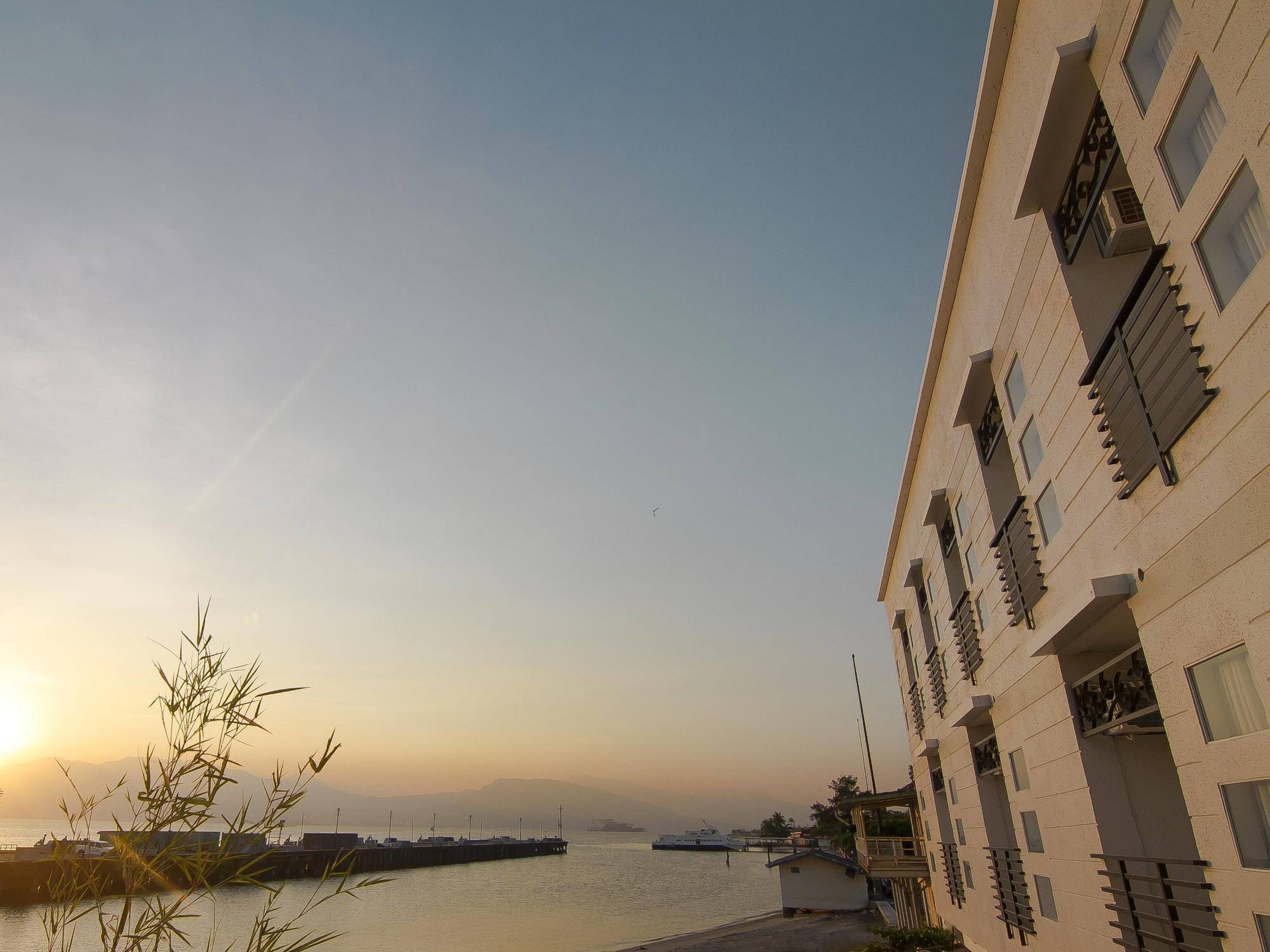 The Reef Hotel And Residences Olongapo Dış mekan fotoğraf